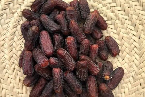 خرما پیارم سیاه در رده خرماهای خوش خوراک بازار